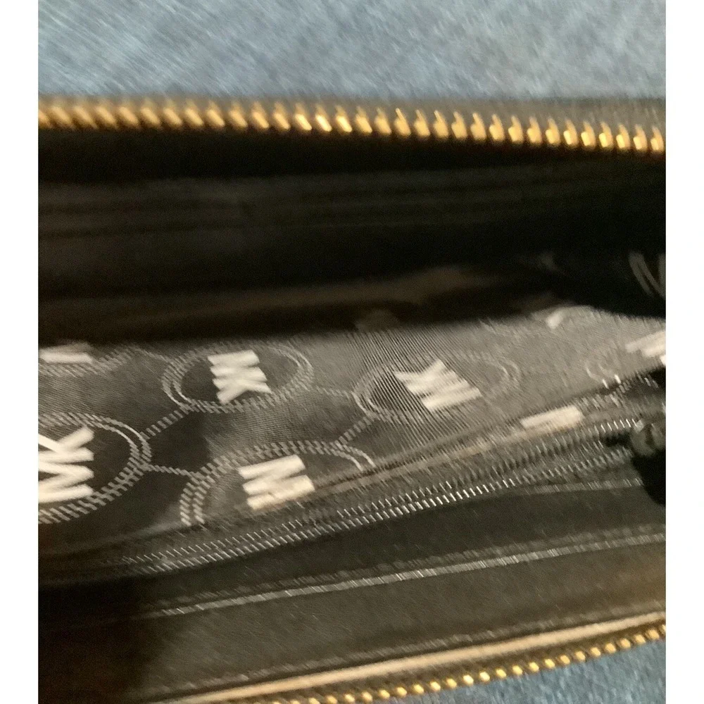 MICHAEL Michael Kors Women Black  Wristlet One Size
